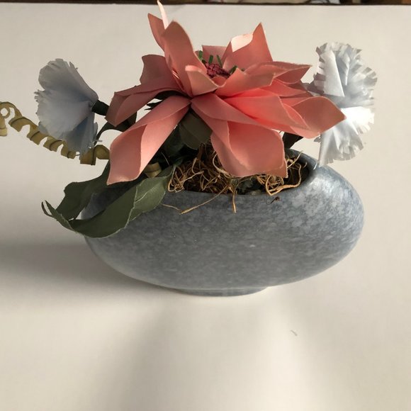 Blue Taiwan moon shaped vase with fake flowers home decor - Picture 4 of 8